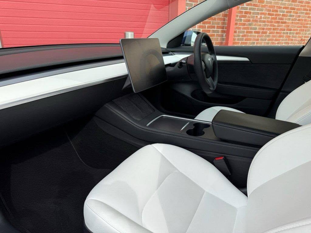 Dashboard and front cabin of the ZensCars Tesla