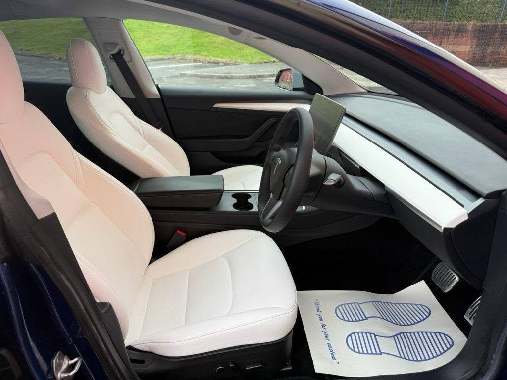 Front seats of the ZensCars private hire car