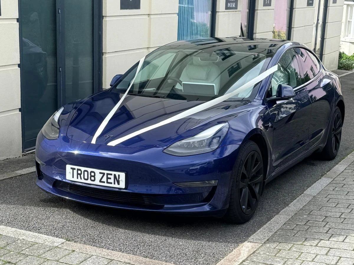The ZensCars Tesla dressed with wedding ribbons